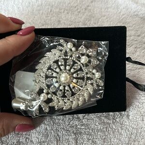 Ladies brooch for sale! New